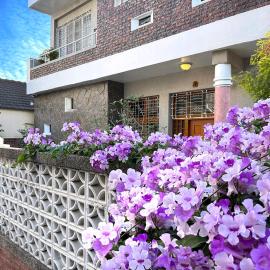 朗香洋房 台南安平民宿2-12人包棟, hotel u gradu Tainan