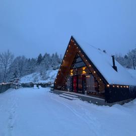 Riverside A-frame, hotel sa Borşa