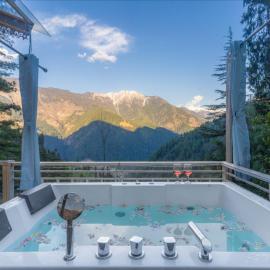 UrWish TreeHouse cottageJacuzzi, hotel in Jibhi