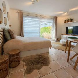 Studio Amor op het gelijkvloers met tuintje nabij strand