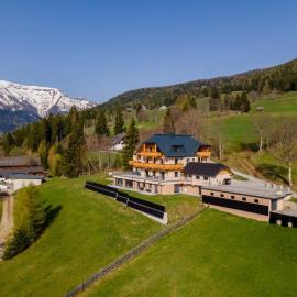 Top 103 Lärchenhof, hotel in Mauterndorf