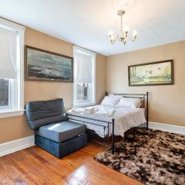 Candlelight Chamber - Private Room with Shared Space, hotel u gradu 'Chester'