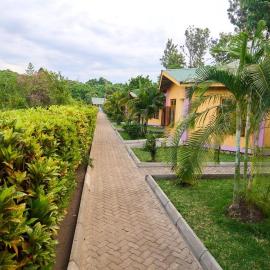 GREEN PARROT CAMPSITE and LODGE, khách sạn ở Nkunjila