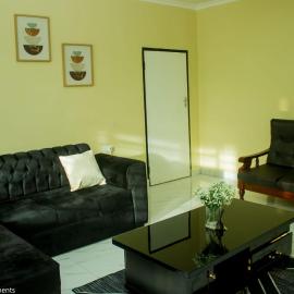 Sunrise House - Air Conditioned Apartments, hotel i Livingstone
