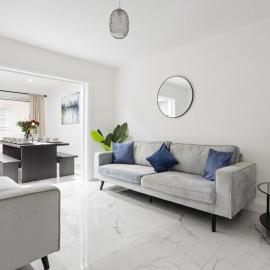 5 Min to Heathrow Airport - Spacious 5BR Sleeps 10