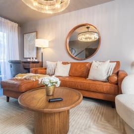 Stylish 2-Story Loft Retreat โรงแรมในดัลลัส