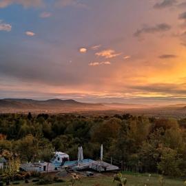 Langaland Glamping unități de cazare în natură cu mic dejun și cină incluse – hotel w mieście Susenii Bîrgăului