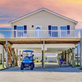 Surf City Getaway- 3BR Sunets, BBQ Grill & Games, hotell sihtkohas Surf City