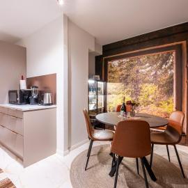 Premium City Center 2 rooms Apartment Glassed Balcony FREE PRIVATE PARKING