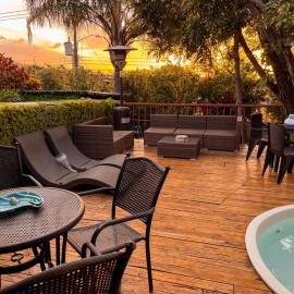 Oasis Lodge, hotel La Asunciónban