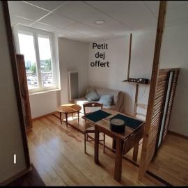 Studio sympa et très calme entre canal et Loire, hotel v destinácii Roanne