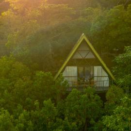 Mbeliling Mountain Ecolodge, hotel in Noca