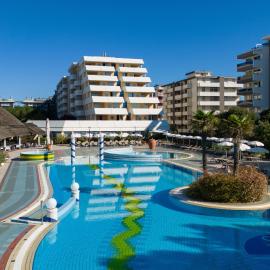 Aparthotel Holiday, hotel u Bibioneu