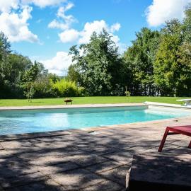 Le Manoir 6 et 2 pers Piscine et grand jardin、Roppeのホテル