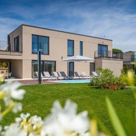 Beautiful Villa Rosalie with sauna near Porec, hotel a Labinci