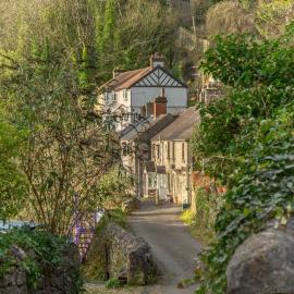 Cosy Matlock Cottage with Valley Views, Hotel in Matlock Bank