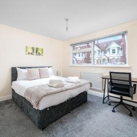 Redhill Holiday Home Sleeps 4 - Parking