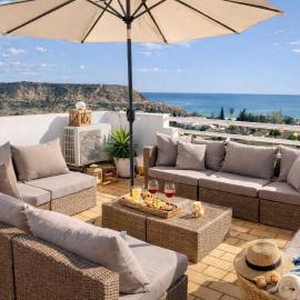 Dreamy Sea View Apartment with Access to Private Pool & Stunning Rooftop