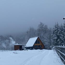Cozy Aframe Valea Doftanei, hotelli kohteessa Trăisteni