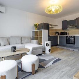 Appartement avec jardin piscine