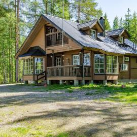Holiday Home Lakunlahti by Interhome, מלון בPaalasmaa