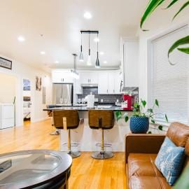Breezy 4BR Worcester Haven - Near Parks - Ideal Summer Getaway 16-3，伍斯特的飯店