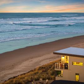 Rockaway Beach - Beach Access, Hot Tub & Fire Pit, hotel in Rockaway Beach