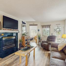 Delightful Condo Sleeps 6 Shared Pool Picnic Area, ξενοδοχείο σε Pigeon Forge