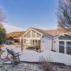 A wonderful and stylish single-story holiday home