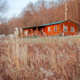 Cedar Wrapped Cozy Villa Cabin - 4 miles from Trails