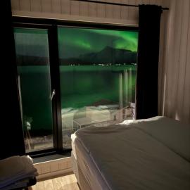 Modern and cozy fjord view cabin, hotelli kohteessa Kjerrvika