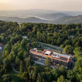 Cardoner Hotel és Konferenciaközpont, ξενοδοχείο σε Dobogoko