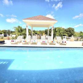The Babbington Villa, hotel in Taylor Bay Beach