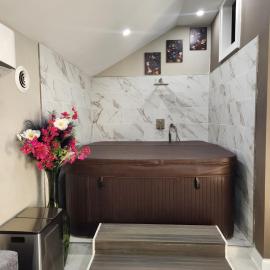 Tranquil Touch Spa Suite, hotel v destinácii Elmont