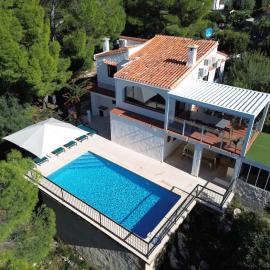 Horizonte Villa avec piscine pool house et vue sur la montagne