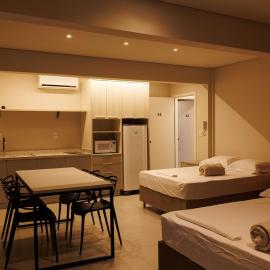 Lou Suites 43 - com 2 camas, Espaço Família,, hotel i Guarapuava