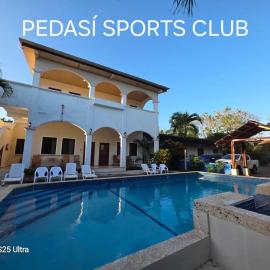 Pedasi Sports Club، فندق في Pedasí Town