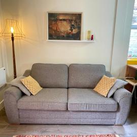 Chequer - seafront 1 bed ground floor garden flat