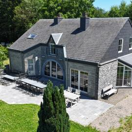 Ardennes Family Lodge, Family house 13 guests with garden & sauna, готель у місті Libin