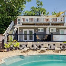 Charming Historic Condo with Pool, hotel in Savannah