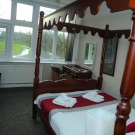 Broadfield Park Hotel by Belvilla