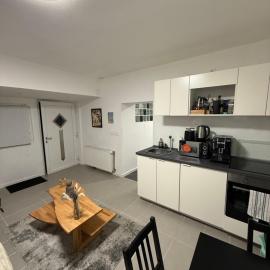 Zentrale Citywohnung mit Küche & privatem Zugang, khách sạn ở Saarbrücken