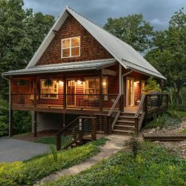 River Rock Cabin - Comfortable, Private Home with King Beds & Mountain Views, Hotel in Horse Shoe