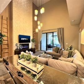 Sophisticated 4 En Suites w Private Hot Tub & BB: Orlando'da bir otel