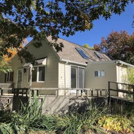The Sunflower - Hot Tub Hideaway on 13 Wooded Acres - Fire Pit - Lake View - Near Keuka & Seneca Lake - Pet-Friendly, hotel di Penn Yan
