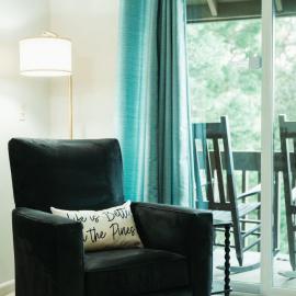 Three Little Pines Condo 2BD 2BA with Seasonal Pool Close to Village and Pinehurst Resort, hotel en Pinehurst