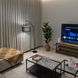 شقة فاخرة بغرفتين نوم وصالة, hotel i Al Khobar