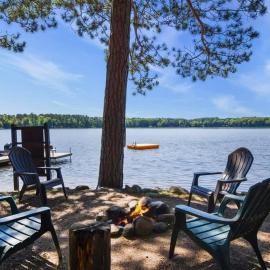 Whispering Waters Bayview Resort Cabin 4, viešbutis mieste Saint Germain