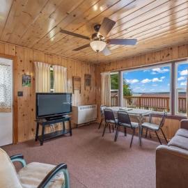 TB5 Thunder Bay Resort Cabin5, hotel in Phelps