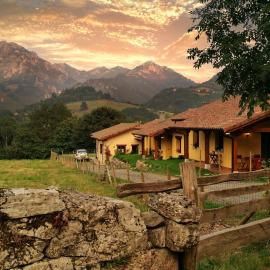 Casas Rurales Entrecastaños, hotel in Cangas de Onís